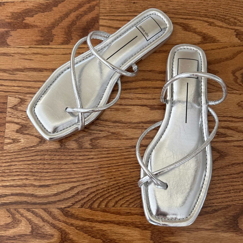 NEW Dolce Vita Leanna Silver Flat Women's Sandals, Sz 8.5